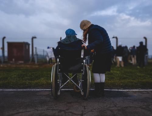 Aidant à distance : 4 conseils pour assister un proche âgé quand on éloigné